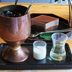 珈琲道場 侍 - ケーキセット 900円 のショコラトルテと水出しアイスコーヒー