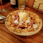 立飲・ビストロシン サンテ - 梨といちじく塩クレープ アイスのせ