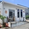 SAYA - 店舗外観。
                清潔感のあるカフェのような建物。