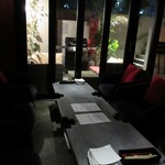 クリムゾン - 室内から外を