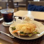 Kafe U No U No - ・Bセット 550円/税込
                      (クロワッサンサンド サーモン＆チーズ、アイスコーヒー)