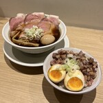 麺屋 優光 - 黒竹+煮玉子 、炙りレア焼豚丼