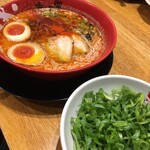 Ramen Makotoya - 煮玉子赤辛牛じゃん(大辛)　九条ねぎトッピング