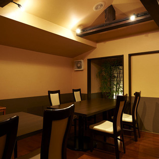 Spacious private room for 5 to 10 people