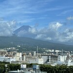 炉 - 向こうに富士山が見える