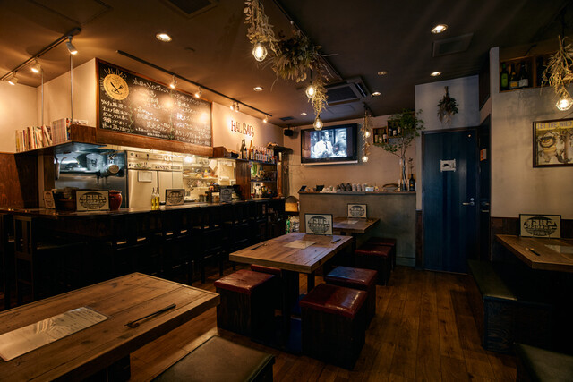 座席 : ワインとクラフトビール はるばる - 立川南/バル | 食べログ