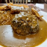 バークレー - ハンバーグカレー　ハンバーグアップ