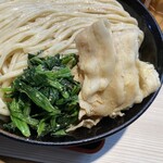 らー麺土俵 鶴嶺峰 - 肉とほうれん草のアップ