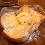 はちはち珈琲 - 料理写真:はちみつトースト自家製バニラアイスのせ