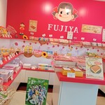 不二家 - 料理写真:店内