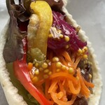 Mr.ROAST CHICKEN - 別添えのハニーマスタードをかけました