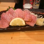 Kushiya Takumicchan - 豚タン刺し美味しい