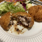 洋食香味亭 - カツの中身　高崎梅バターが入っています