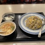 新愛園 - 叉焼炒飯（スープ、デザート付き）