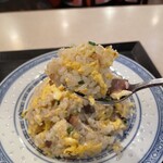 新愛園 - 叉焼炒飯リフト