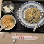Shin Ai En - 叉焼炒飯（スープ、デザート付き）上から