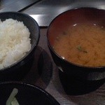 ニュー松坂 - ご飯と味噌汁