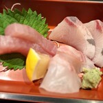 あまのじゃく - お造り（マグロ、ハマチ、たい）