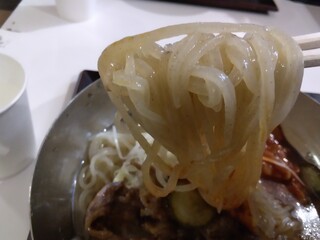 Niku No Yama Gyuu - 麺リフト