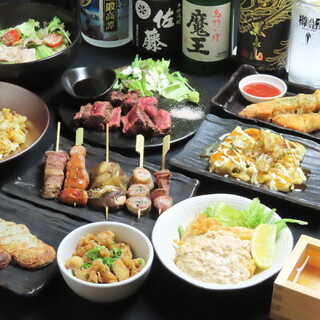 自慢の料理が楽しめる飲み放題付コース♪種類豊富な一杯をどうぞ