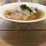 The Noodles & Saloon Kiriya - 特製潮ソバ(横から)