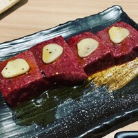 近江うし 焼肉 にくTATSU 青山本店 - 厚切りレバー焼き　税込1,210円