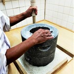 Soba Takeyama - 蕎麦は店内にて石臼で手挽きしております。
