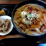 手打ちほうとうと発幸料理のお店 元祖へっころ谷 - 豆乳たんたんほうとう