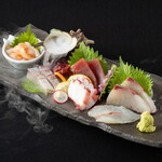 Assortment of 5 carefully selected sashimi (1-2 servings)