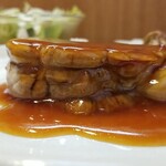 キッチン ブルー グローブ - 豚肩ロースポシェ　今日は何時も程に分厚くない・・