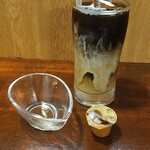 キッチン ブルー グローブ - ミルクを入れます