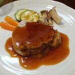 キッチン ブルー グローブ - 豚肩ロースポシェのアップ