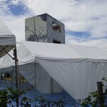 キッチン ブルー グローブ - (おまけ) 反対側には大きな建物