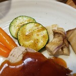 キッチン ブルー グローブ - 備え付け野菜のアップ