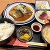 くぼ田 - サバ味噌煮定食＋小さなお刺身(¥1100)