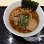 横浜八景楼 - 醤油ラーメン大盛580円