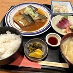 Kubota - サバ味噌煮定食＋小さなお刺身(¥1100)