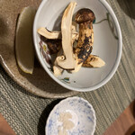 ひたち野いしざき - 焼きマツタケ　これはまだ早いな。