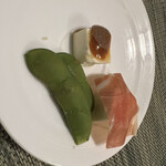 ひたち野いしざき - 枝豆　生ハム　酒盗チーズ　会話がまだ弾んでいる段階、まだ酔ってない段階。口に含んで、楽しい…