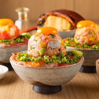 【ランチ名物】彩り鮮やか・海の幸の旨味がはじける海鮮丼。