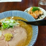 Yaki Miso Ramen Yadoya - 味玉味噌 1100円、日替飯 400円