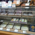 御菓子司櫻屋 - 料理写真:ショーケース 和菓子 詰め合わせ①