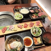 肉匠 牛虎 西中島店 - 