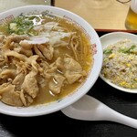 めし・定食　西葉食堂 - ホルモンラーメンに半炒飯セット