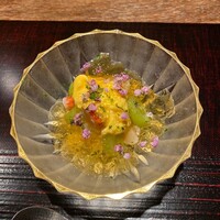 割烹 隆 - 帆立 小柱 車海老 シャインマスカット 黄身酢 鰹出汁のジュレ