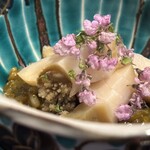 割烹 新多久 - 鮑の飯蒸し