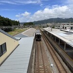 割烹 新多久 - 快晴のJR村上駅ホーム