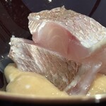 割烹 新多久 - 下に敷かれた鯛の白子ソースが絶妙！