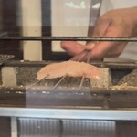 割烹 新多久 - 小鯛は皮目をサッと炙って