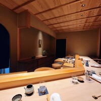 枯淡 - 店内はカウンター席だけ